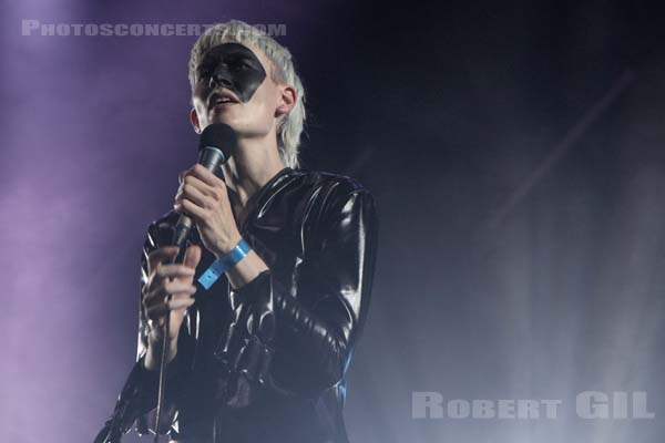 JENNY HVAL - 2017-05-28 - PARIS - Nef Nord - Grande Halle - 